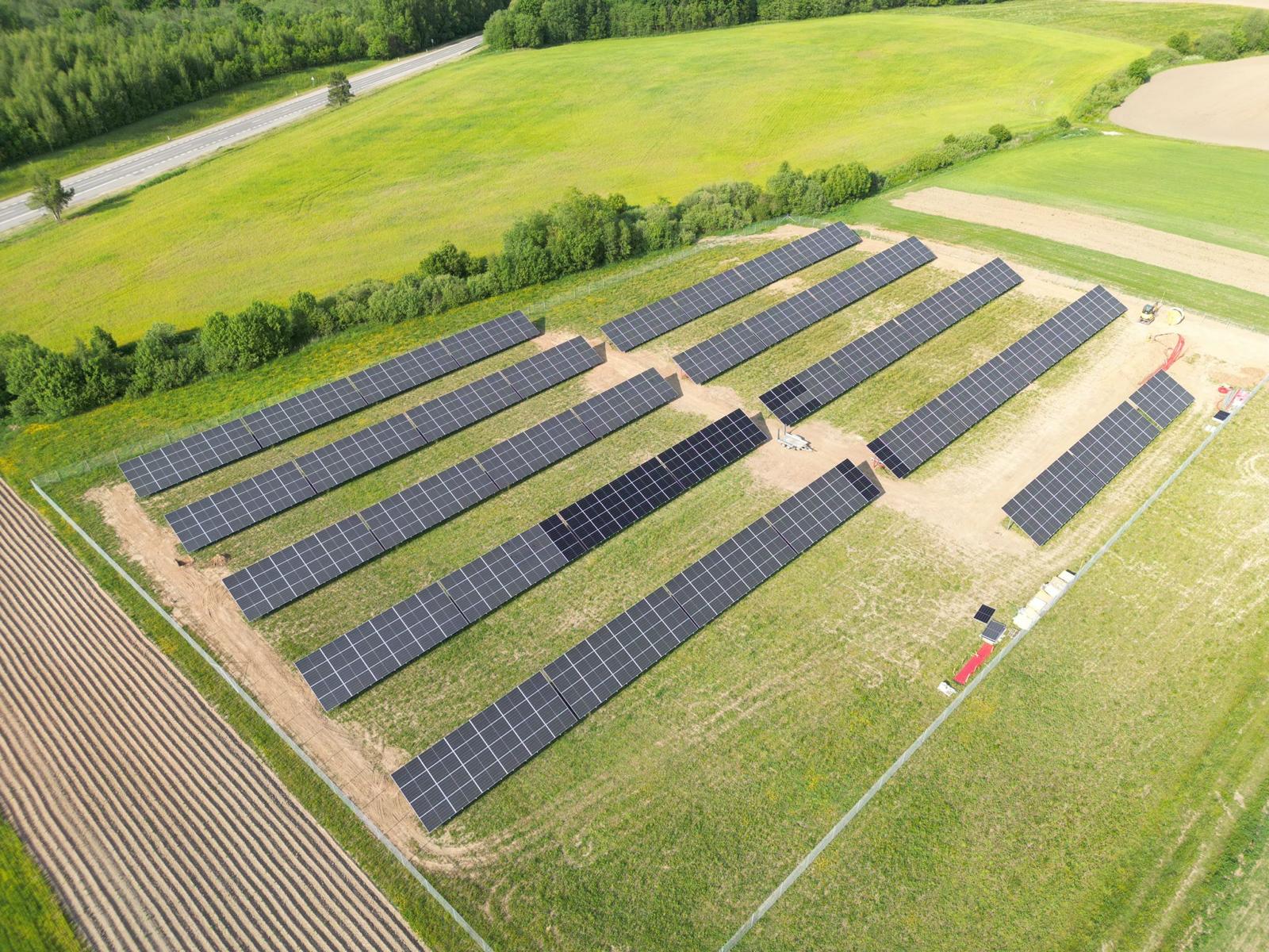 Freiflächen-PV Drohnenaufnahme